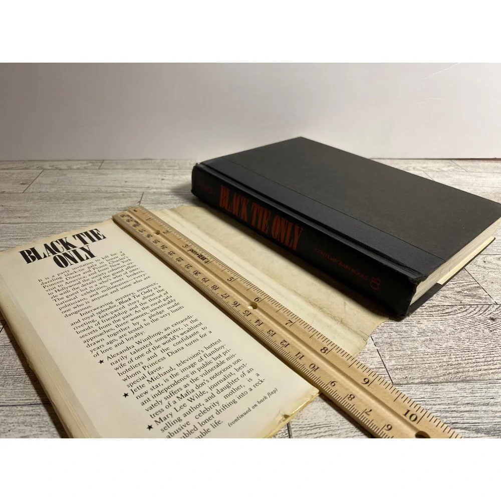 Black Tie Only‎ Julia Fenton 1990 Hardcover Romance Mystery Novel